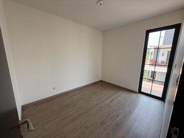 Dijual Rumah 3 Lantai Hook di Cluster Maison De Wisteria Metland Menteng (028)