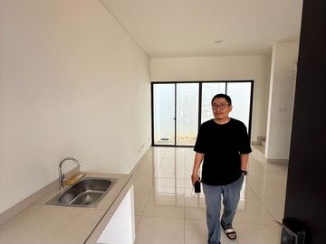 Dijual Rumah 3 Lantai Hook di Cluster Maison De Wisteria Metland Menteng (028)