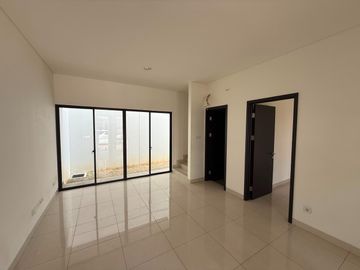 Dijual Rumah 3 Lantai Hook di Cluster Maison De Wisteria Metland Menteng (028)