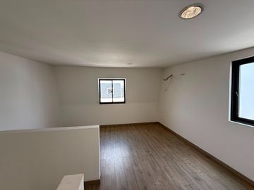 Dijual Rumah 3 Lantai Hook di Cluster Maison De Wisteria Metland Menteng (028)