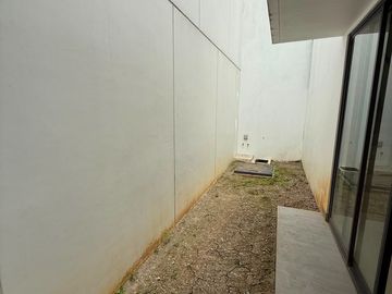 Dijual Rumah 3 Lantai Hook di Cluster Maison De Wisteria Metland Menteng (028)