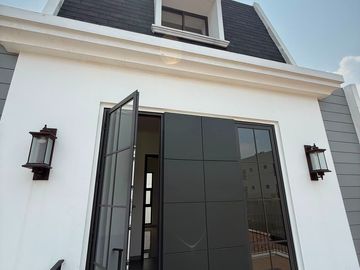 Dijual Rumah 3 Lantai Hook di Cluster Maison De Wisteria Metland Menteng (028)