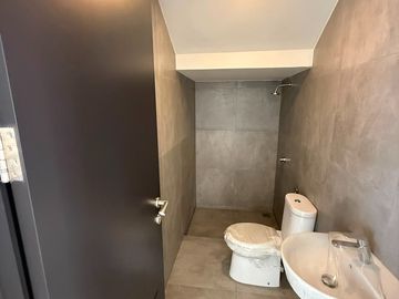 Dijual Rumah 3 Lantai Hook di Cluster Maison De Wisteria Metland Menteng (028)