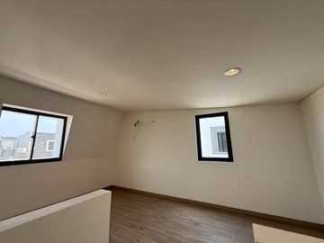 Dijual Rumah 3 Lantai Hook di Cluster Maison De Wisteria Metland Menteng (028)