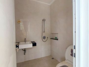 Rumah Premium Tropical Garden Grand Galaxy City – Semi Furnished, 4+1 KT