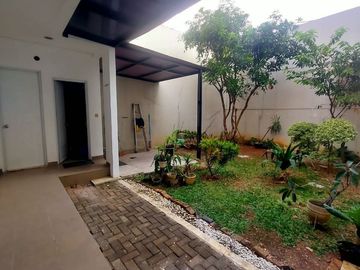 Rumah Premium Tropical Garden Grand Galaxy City – Semi Furnished, 4+1 KT