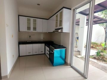 Rumah Premium Tropical Garden Grand Galaxy City – Semi Furnished, 4+1 KT
