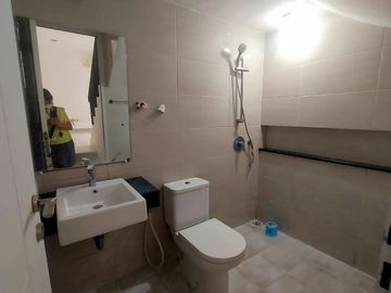 Rumah Premium Tropical Garden Grand Galaxy City – Semi Furnished, 4+1 KT
