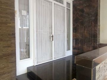 Rumah Premium Tropical Garden Grand Galaxy City – Semi Furnished, 4+1 KT