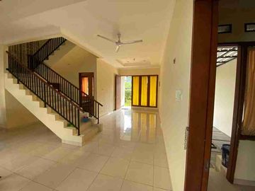 DISEWAKAN RUMAH DI HARAPAN INDAH BEKASI BAGUS MEWAH LOKASI NYAMAN