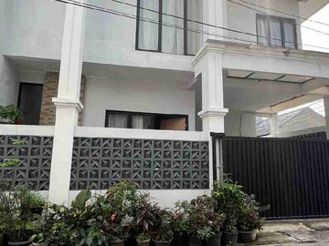 Rumah Hoek 2 lantai di Perum
