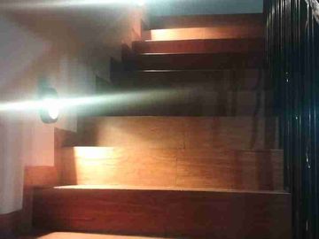 Rumah Hoek 2 lantai di Perum