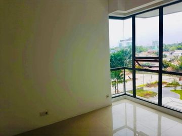 Dijual Murah Dibawah NJOP Apartement St.Moritz, 2BR+1 (87 m²), Bisa KPA, 1.590 M, Kembangan, Jakarta Barat