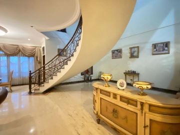 Dijual rumah sultan Syp Cipaganti sukajadi pasteur harga nego, edisi BU CPT, MURAH!