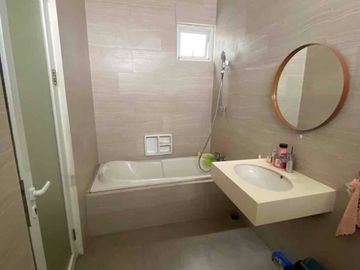 Disewakan Rumah Modern Minimalis Semi Furnished Siap Huni di Kasuari Bintaro Sektor 9