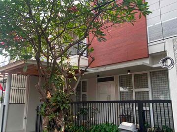 Disewakan Rumah Modern Minimalis Semi Furnished Siap Huni di Kasuari Bintaro Sektor 9