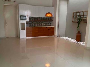 Disewakan Rumah Modern Minimalis Semi Furnished Siap Huni di Kasuari Bintaro Sektor 9