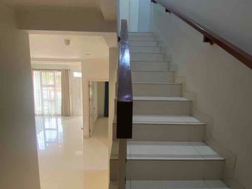 Disewakan Rumah Modern Minimalis Semi Furnished Siap Huni di Kasuari Bintaro Sektor 9