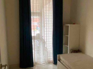 Disewakan Rumah Modern Minimalis Semi Furnished Siap Huni di Kasuari Bintaro Sektor 9