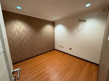 DIJUAL CEPAT RUMAH PIK 1 CLUSTER LAYAR PERMAI UK 8X15 (3.5 LANTAI) FULL RENOVASI FULL FURNISHED SHM MURAH