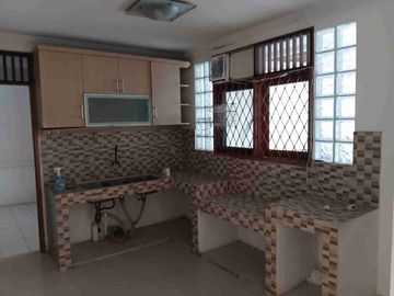 Disewakan Rumah besar 7 kamar di Sunter Agung. Jakarta Utara
