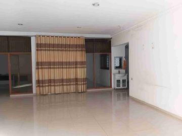 Disewakan Rumah besar 7 kamar di Sunter Agung. Jakarta Utara