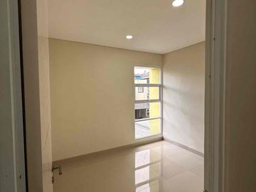 Dijual Rumah di Perumahan Batu Putih Cibubur Kota Depok, 106m, All In!
