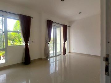 Rumah Cluster Tropical Garden Semi Furnished Siap Huni Fasilitas Lengkap Bebas Banjir