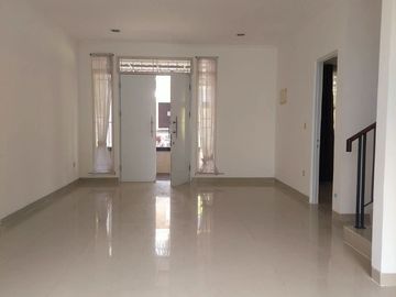 Rumah Cluster Tropical Garden Semi Furnished Siap Huni Fasilitas Lengkap Bebas Banjir