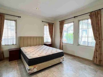 JUAL /SEWA Rumah Mewah dengan pool di Lippo Karawaci