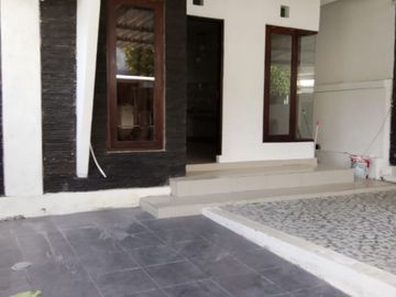 Disewakan rumah murah bagus di The Royal Griya Loka Tabanan Bali siap huni minimalis modern
