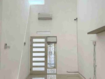 Rumah Baru Renov Puri Surya Jaya, Valencia. Full Furnish