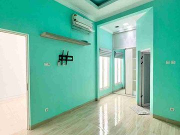 Rumah Baru Renov Puri Surya Jaya, Valencia. Full Furnish