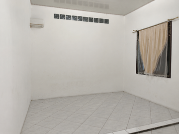 Rumah 1 Tingkat SHM di Jl. Bakti Luhur Medan dengan Banyak Kamar