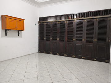 Rumah 1 Tingkat SHM di Jl. Bakti Luhur Medan dengan Banyak Kamar