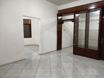 Rumah 1 Tingkat SHM di Jl. Bakti Luhur Medan dengan Banyak Kamar
