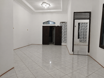 Rumah 1 Tingkat SHM di Jl. Bakti Luhur Medan dengan Banyak Kamar