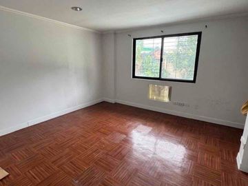 3 Bedrooms townhouse for rent in Ecoville Townhomes Makati city