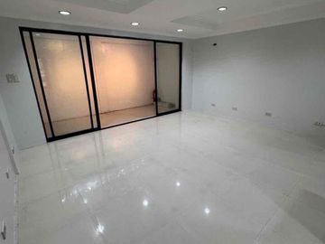 3 Bedrooms townhouse for rent in Ecoville Townhomes Makati city
