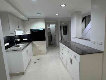 3 Bedrooms townhouse for rent in Ecoville Townhomes Makati city