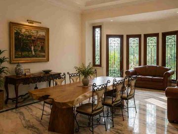 Rumah langka old money classic menteng