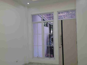 Disewakan rumah 3 lantai  di Sunter Agung. Jakarta Utara.