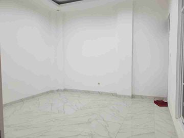 Disewakan rumah 3 lantai  di Sunter Agung. Jakarta Utara.