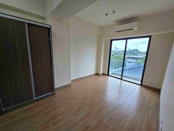 Highend 3 Bedroom With Balcony 10% DP Move In Rent to Own Terms Mckinley West BGC 25% Discount for CASH PAYMENT