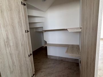 Casa en renta en Leon Guanajuato sobre  bulevard Tajo de Santa Ana, Sacromonte Residencial, al SUR _se puede facturar