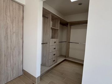 Casa en renta en Leon Guanajuato sobre  bulevard Tajo de Santa Ana, Sacromonte Residencial, al SUR _se puede facturar