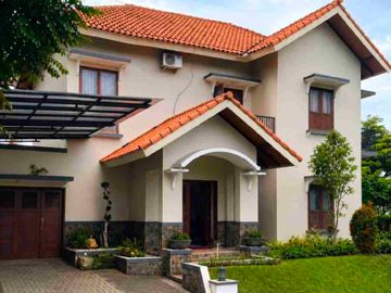 rumah mewah 2 lt di jalan utama perum green hills depan perumahan ada hotel el, lokasi di jalan kembar dekat arah batu, malang kota dan jalan tol. BU SEGERA