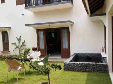 rumah mewah 2 lt di jalan utama perum green hills depan perumahan ada hotel el, lokasi di jalan kembar dekat arah batu, malang kota dan jalan tol. BU SEGERA