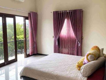 rumah mewah 2 lt di jalan utama perum green hills depan perumahan ada hotel el, lokasi di jalan kembar dekat arah batu, malang kota dan jalan tol. BU SEGERA