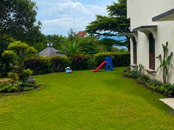 rumah mewah 2 lt di jalan utama perum green hills depan perumahan ada hotel el, lokasi di jalan kembar dekat arah batu, malang kota dan jalan tol. BU SEGERA